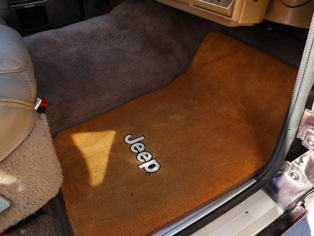 ジープ・グランドワゴニア 1991y 最終モデル 5.9L V8 ビルシュタインショック 純正15インチAW ホーリー製キャブ ヒッチメンバー ルーフレール 記録簿 フォグ エアコン Bluetoothオーディオ ETC(47枚目)