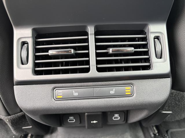 レンジローバーイヴォーク S D200 ディーゼルターボ 4WD 1オーナー 禁煙車 ブラックエクステリアパック コールドクライメートパック(3枚目)