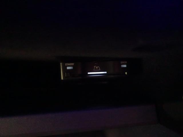 Ｃクラス Ｃ２００　アバンギャルド　ＡＭＧライン　レザーエクスクルーシブパッケージ　ベーシックパッケージ　Ｂｌｕｅｔｏｏｔｈ接続　ＥＴＣ　ＬＥＤヘッドライト　ＴＶ　アイドリングストップ　クルーズコントロール　コネクテッド機能　サイドカメラ（19枚目）