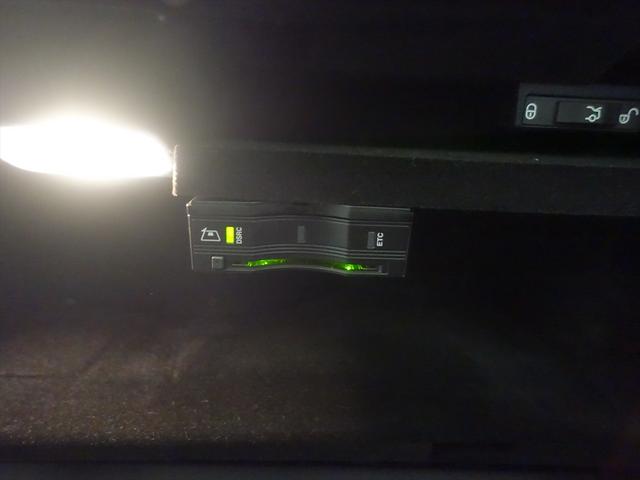 Ｃクラス Ｃ１８０　カブリオレ　スポーツ　Ｂｌｕｅｔｏｏｔｈ接続　ＣＤ　ＤＶＤ再生　ＥＴＣ　ＬＥＤヘッドライト　ＴＶ　アイドリングストップ　クルーズコントロール　シートヒーター　トランクスルー　ナビ　バックモニター　パワーシート　フロアマット（25枚目）