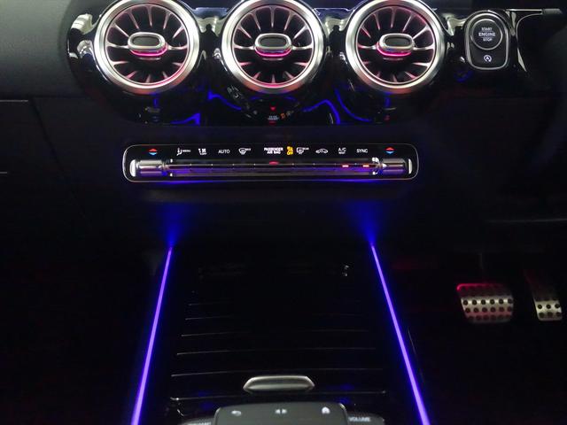 GLAクラス GLA200 d 4МATIC AМGライン AМGレザーエクスクルーシブパッケージ ナビゲーションパッケージ Bluetooth接続 ETC LEDヘッドライト TV アイドリングストップ クルーズコントロール コネクテッド機能 サイドカメラ(13枚目)