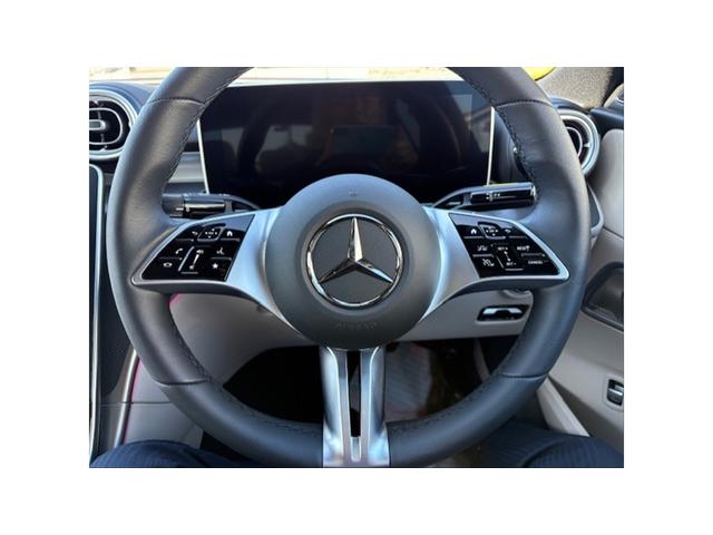 Ｃクラス Ｃ２００　アバンギャルド　レザーエクスクルーシブパッケージ　セーフティビジョンパッケージ　Ｂｌｕｅｔｏｏｔｈ接続　ＥＴＣ　ＬＥＤヘッドライト　ＴＶ　アイドリングストップ　クルーズコントロール　コネクテッド機能　サイドカメラ（5枚目）