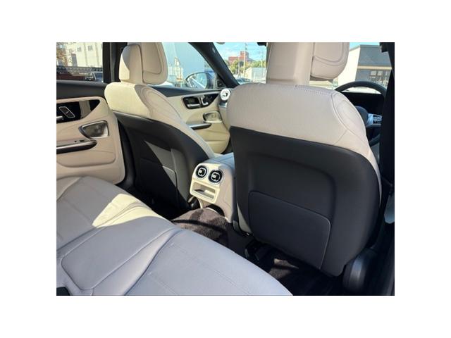 Ｃクラス Ｃ２００　アバンギャルド　レザーエクスクルーシブパッケージ　セーフティビジョンパッケージ　Ｂｌｕｅｔｏｏｔｈ接続　ＥＴＣ　ＬＥＤヘッドライト　ＴＶ　アイドリングストップ　クルーズコントロール　コネクテッド機能　サイドカメラ（8枚目）