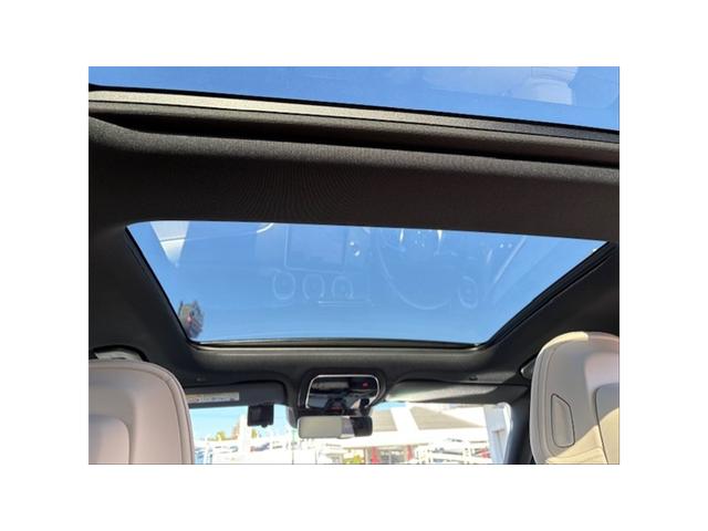 Ｃクラス Ｃ２００　アバンギャルド　レザーエクスクルーシブパッケージ　セーフティビジョンパッケージ　Ｂｌｕｅｔｏｏｔｈ接続　ＥＴＣ　ＬＥＤヘッドライト　ＴＶ　アイドリングストップ　クルーズコントロール　コネクテッド機能　サイドカメラ（12枚目）