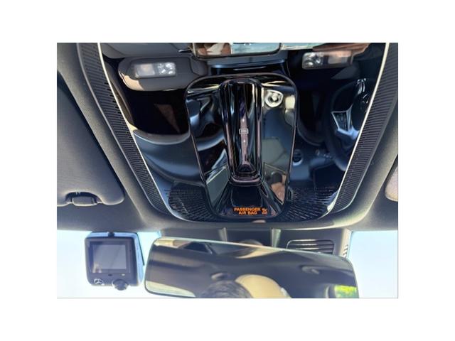 Ｃクラス Ｃ２００　アバンギャルド　レザーエクスクルーシブパッケージ　セーフティビジョンパッケージ　Ｂｌｕｅｔｏｏｔｈ接続　ＥＴＣ　ＬＥＤヘッドライト　ＴＶ　アイドリングストップ　クルーズコントロール　コネクテッド機能　サイドカメラ（13枚目）