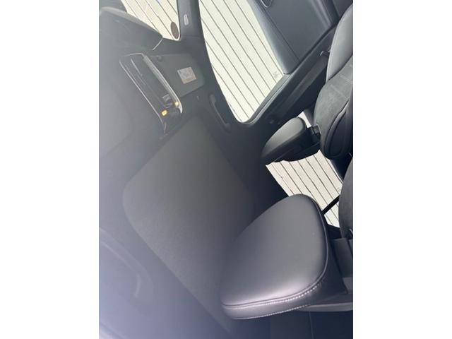 Ｃクラス Ｃ２２０　ｄ　アバンギャルド　ＡＭＧラインパッケージ　ベーシックパッケージ　Ｂｌｕｅｔｏｏｔｈ接続　ＥＴＣ　ＬＥＤヘッドライト　ＴＶ　アイドリングストップ　クルーズコントロール　コネクテッド機能　サイドカメラ（13枚目）