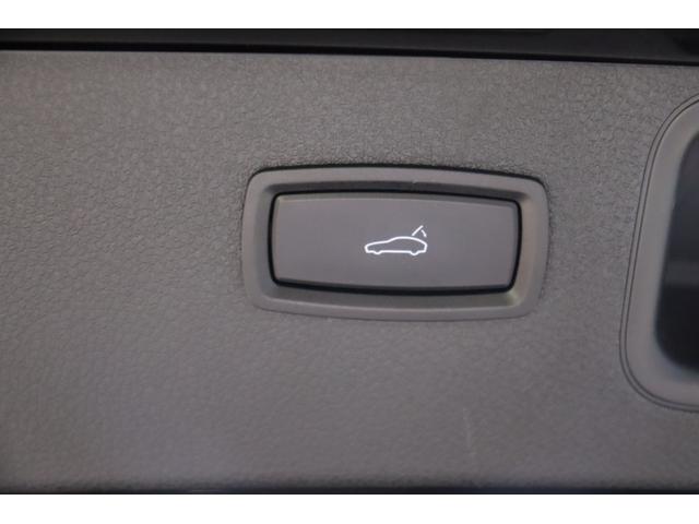 マカン マカン　スポーツクロノＰＫＧ　ＭＹ１７　ツートンレザー（赤／黒）　ＰＣＭナビ　レーンチェンジアシスト　レーンディパーチャウォーニング　キセノンヘッドライト　２１インチターボデザインアルミ　２年保証（18枚目）