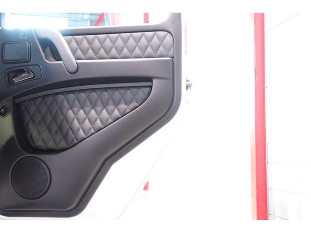 Ｇクラス Ｇ６３　最終モデル　Ｇ６５仕様　ｄｅｓｉｇｎｏエクスクルーシブインテリアＰ　専用黒革　サンルーフ　アルカンターラルーフ　８インチナビ　ｈａｒｍａｎ／ｋａｒｄｏｎ　ＣａｒＰｌａｙ　ＡＭＧ２０インチＡＷ　２年保証（33枚目）