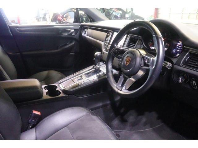 マカン マカン　ＭＹ１８　スポーツクロノＰＫＧ　クロノメーター　ＰＡＳＭ　黒半革　ＰＣＭナビ　ＣａｒＰｌａｙ　クルコン　スポーツプラスモード　キセノンヘッドライト　マカンＳ用１９インチアルミ　自動リアゲート　２年保証（8枚目）