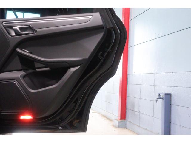 マカン マカン　ＭＹ１８　スポーツクロノＰＫＧ　クロノメーター　ＰＡＳＭ　黒半革　ＰＣＭナビ　ＣａｒＰｌａｙ　クルコン　スポーツプラスモード　キセノンヘッドライト　マカンＳ用１９インチアルミ　自動リアゲート　２年保証（33枚目）