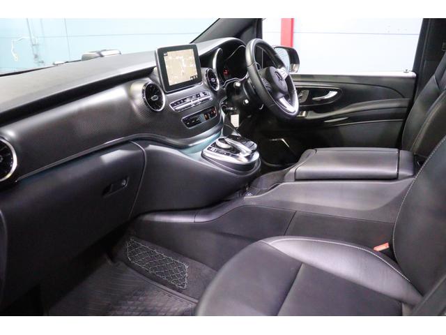 Ｖクラス Ｖ２２０ｄ　アバンギャルド　ロング　ＡＭＧライン　エクスクルーシブシートＰ　黒本革　パノラマサンルーフ　８．４インチワイドナビ　フルセグＴＶ　フリップダウンモニター　ブルメスターサウンド　レーダーセーフティ　アクティブクルコン　３６０カメラ　２年保証（9枚目）