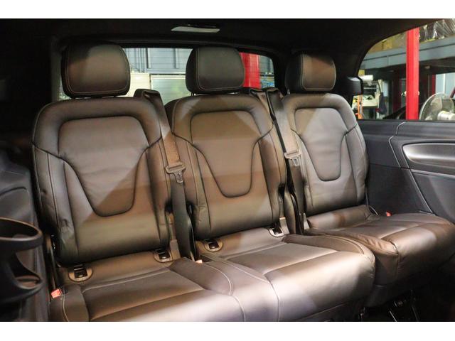 Ｖクラス Ｖ２２０ｄ　アバンギャルド　ロング　ＡＭＧライン　エクスクルーシブシートＰ　黒本革　パノラマサンルーフ　８．４インチワイドナビ　フルセグＴＶ　フリップダウンモニター　ブルメスターサウンド　レーダーセーフティ　アクティブクルコン　３６０カメラ　２年保証（30枚目）