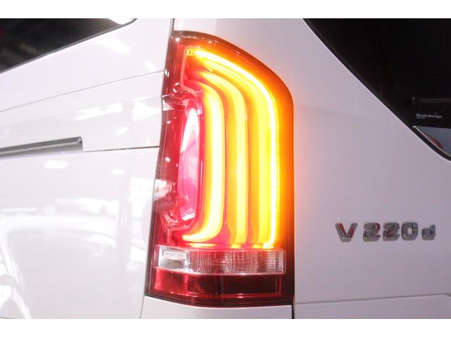 Ｖクラス Ｖ２２０ｄ　アバンギャルド　ロング　ＡＭＧライン　エクスクルーシブシートＰ　１オーナー　後期　黒本革　パノラマサンルーフ　１０．２５インチワイドナビ　リラクゼーション　Ｂｕｒｍｅｓｔｅｒ　３６０カメラ　フリップダウンモニター　９速ＡＴ　２年保証（24枚目）
