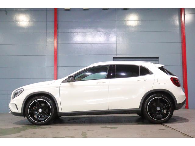 GLAクラス GLA250 4マチック エディション1 230台限定 レーダーセーフティ 専用シート(茶半革) パノラマサンルーフ 7インチワイドナビ アクティブクルコン レーンキープ キセノンライト 専用エクステリア&19インチアルミ 2年保証(4枚目)