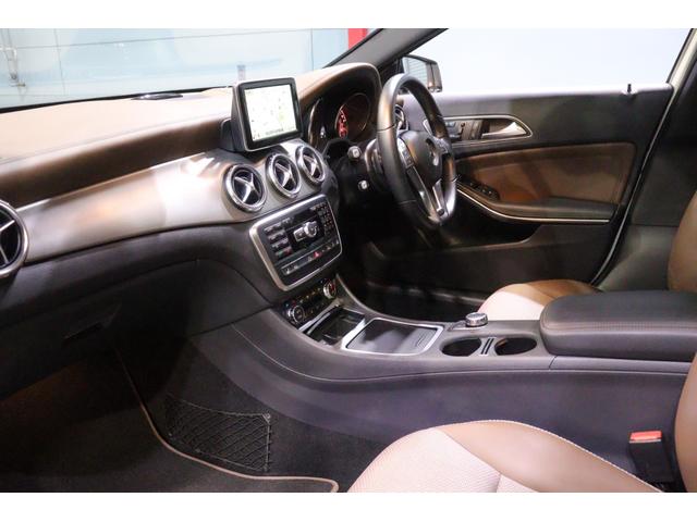 GLAクラス GLA250 4マチック エディション1 230台限定 レーダーセーフティ 専用シート(茶半革) パノラマサンルーフ 7インチワイドナビ アクティブクルコン レーンキープ キセノンライト 専用エクステリア&19インチアルミ 2年保証(9枚目)