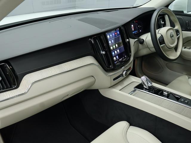 XC60 アルティメット B5 AWD サンルーフ アダプティブクルーズ スマートキー 白レザーシート シートヒーター シートエアコン ステアリングヒーター 純正ナビ ETC Bluetooth ドラレコ 全方位カメラ パワーリアゲート(9枚目)
