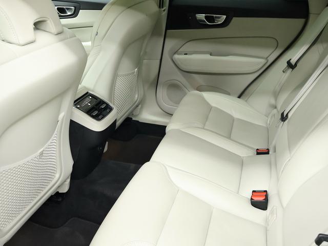 XC60 アルティメット B5 AWD サンルーフ アダプティブクルーズ スマートキー 白レザーシート シートヒーター シートエアコン ステアリングヒーター 純正ナビ ETC Bluetooth ドラレコ 全方位カメラ パワーリアゲート(41枚目)
