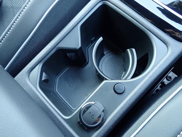 �K�C�h�t���h�����N�z���_�[�B�P�Q�u�\�P�b�g���z�u����Ă��܂��B