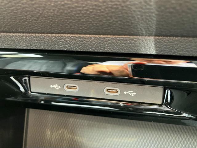 ゴルフ ｅＴＳＩ　Ｒライン　デモカー　ＬＥＤマトリックスヘッドライト　デジタルメーター　シートヒーター　ＡＣＣ　レーンアシスト　トラベルアシスト　障害物センサー　後方死角検知機能　アンビエントライト　ワイヤレスチャージ（29枚目）