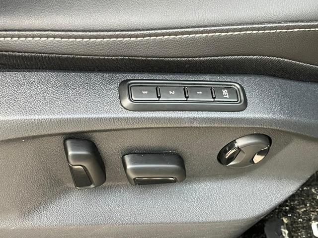 Ｔ－ロック ＴＳＩ　スタイル　認定中古車革シート　ＩＱライト　トラベルアシスト　ＡＣＣ（43枚目）