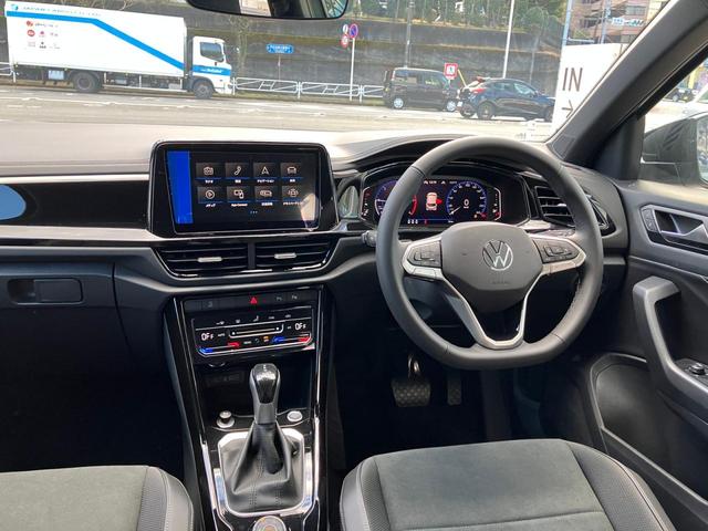 ���[�^�[�ƃi�r�Q�[�V�����𓯂������ɔz�u����������̃f�U�C���B�����ړ������Ȃ��A�����I�Ɏg����D�ꂽ���쐫���������Ă��܂��B