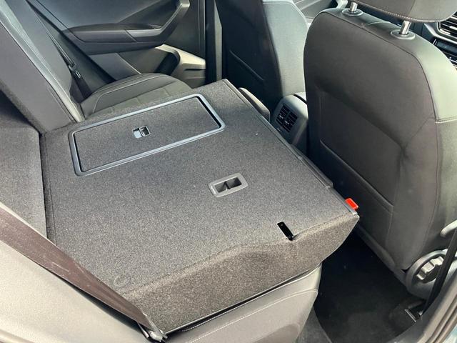 �摜�̂悤�ɂU�F�S�ŕ������ă��A�V�[�g��|�����Ƃ��ł��܂��̂ŁA�l�X�Ȑύڕ��ɉ����Ă����p�ł���g�����N�X�y�[�X�ł�