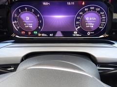 見やすいスピードメーターは、運転手のテンションを上げます 7