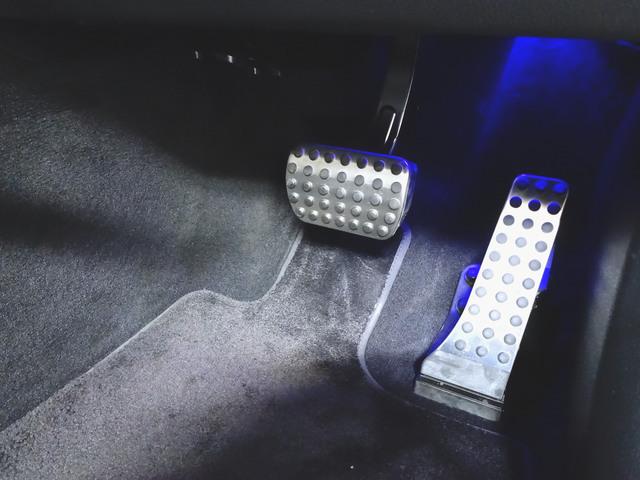 ＧＬＣ ＧＬＣ２２０　ｄ　４マチック　ＡＭＧラインパッケージ　ドライバーズパッケージ　ＡＭＧライン　Ｂｌｕｅｔｏｏｔｈ接続　ＥＴＣ　ＬＥＤヘッドライト　ＴＶ　アイドリングストップ　クルーズコントロール　コネクテッド機能　サイドカメラ（9枚目）