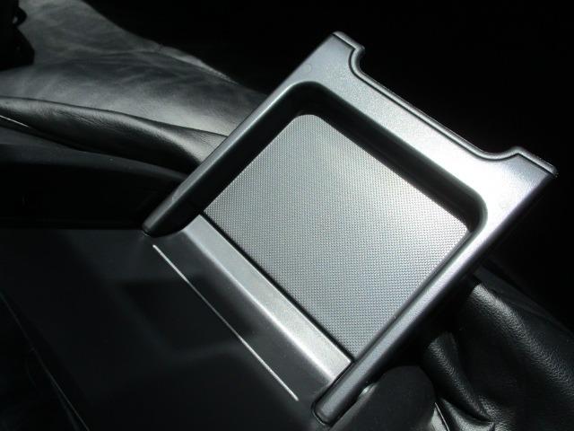 ハイエースワゴン ＧＬ　バックカメラ　ＨＤＤナビ　フルセグＴＶ　小窓付きスライドドア　純正ＨＩＤヘッドライト　ＡＣ１００Ｖ　Ｂｌｕｅｔｏｏｔｈ　ＥＴＣ　サイドバイザー　オートエアコン　オートライト　シートカバー　３型モデル（64枚目）