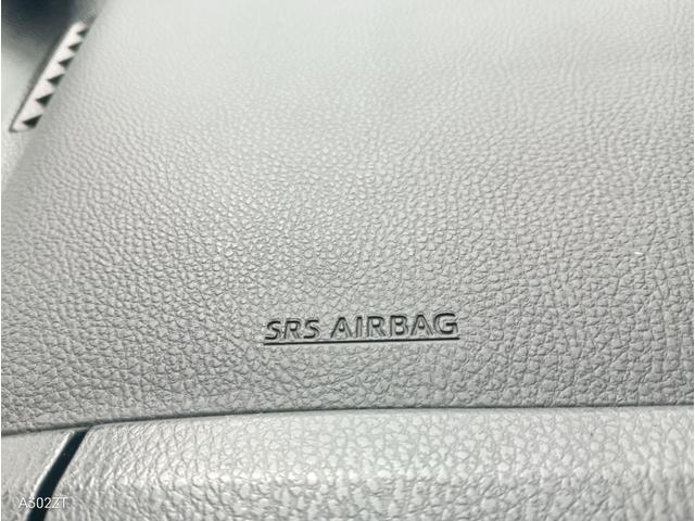 ノア ハイブリッドＧ　フリップダウンＭ　両側電動スライドドア　クルコン　ＬＥＤヘッド　前フォグ　純正ナビ　フルセグ　バックカメラ　ＣＤ　ＤＶＤ　Ｂｌｕｅｔｏｏｔｈ　シートヒーター　禁煙車　スマートキー　ＰＵＳＨスタート（31枚目）