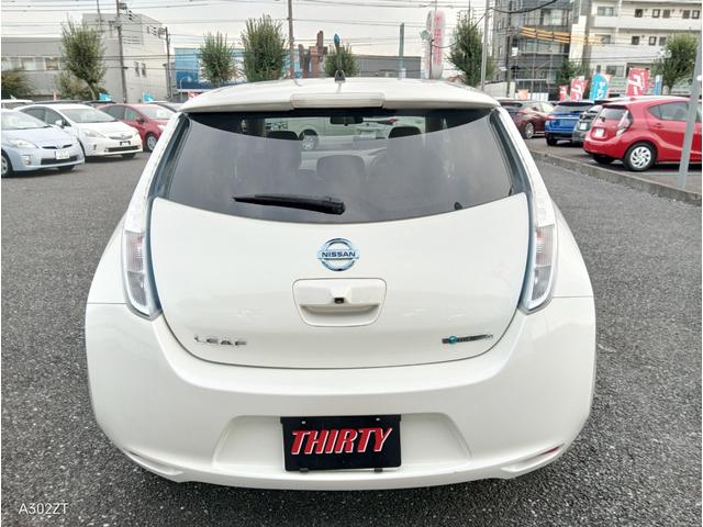 リーフ Ｘ　１０セグ　禁煙車　クルコン　ＥＴＣ　純正ナビ　フルセグ　バックカメラ　Ｂｌｕｅｔｏｏｔｈ　シートヒーター　ＬＥＤヘッド　前フォグ　オートライト　ドアバイザー　スマートキー　ＰＵＳＨスタート　純正アルミ（11枚目）