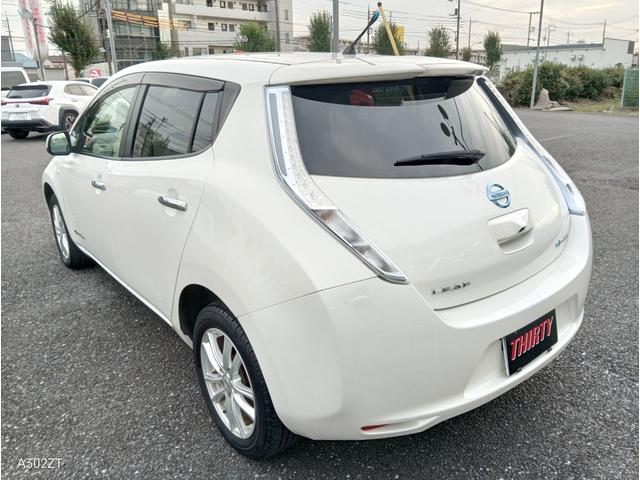 リーフ Ｘ　１０セグ　禁煙車　クルコン　ＥＴＣ　純正ナビ　フルセグ　バックカメラ　Ｂｌｕｅｔｏｏｔｈ　シートヒーター　ＬＥＤヘッド　前フォグ　オートライト　ドアバイザー　スマートキー　ＰＵＳＨスタート　純正アルミ（12枚目）