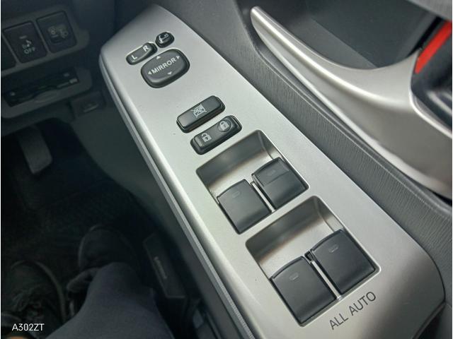 プリウスアルファ Ｓ　Ｌセレクション　禁煙車　ＬＥＤヘッド　ＥＴＣ　純正ナビ　フルセグ　バックカメラ　Ｂｌｕｅｔｏｏｔｈ　ＵＳＢ　ＣＤ　ＤＶＤ　オートライト　ドアバイザー　純正アルミ（20枚目）