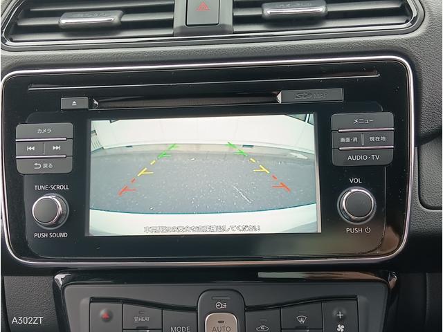 リーフ Ｘ　Ｃａｒｐｌａｙ　障害物センサー　純正ナビ　フルセグ　Ｂカメ　Ｂｌｕｅｔｏｏｔｈ　ＵＳＢ　ＥＴＣ　シートヒーター　ステアリングヒーター　オートライト　クルコン　スマートキー　ＰＵＳＨスタート　社外アルミ（4枚目）