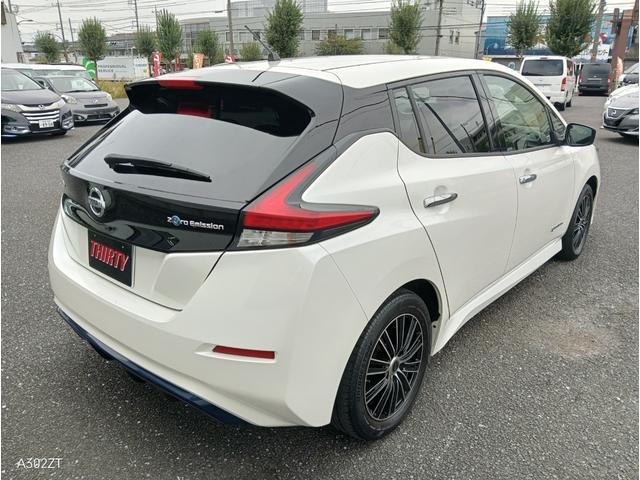 リーフ Ｘ　Ｃａｒｐｌａｙ　障害物センサー　純正ナビ　フルセグ　Ｂカメ　Ｂｌｕｅｔｏｏｔｈ　ＵＳＢ　ＥＴＣ　シートヒーター　ステアリングヒーター　オートライト　クルコン　スマートキー　ＰＵＳＨスタート　社外アルミ（11枚目）