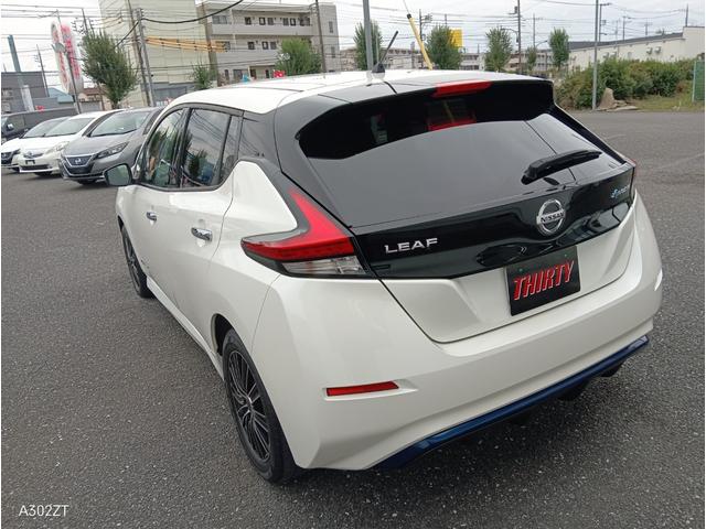 リーフ Ｘ　Ｃａｒｐｌａｙ　障害物センサー　純正ナビ　フルセグ　Ｂカメ　Ｂｌｕｅｔｏｏｔｈ　ＵＳＢ　ＥＴＣ　シートヒーター　ステアリングヒーター　オートライト　クルコン　スマートキー　ＰＵＳＨスタート　社外アルミ（13枚目）