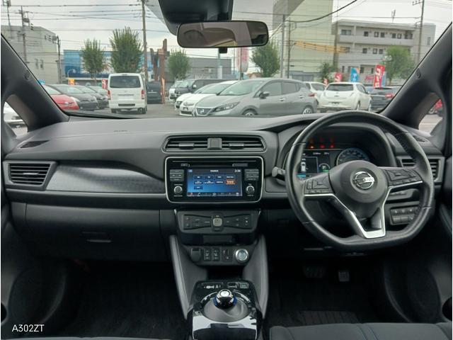 リーフ Ｘ　Ｃａｒｐｌａｙ　障害物センサー　純正ナビ　フルセグ　Ｂカメ　Ｂｌｕｅｔｏｏｔｈ　ＵＳＢ　ＥＴＣ　シートヒーター　ステアリングヒーター　オートライト　クルコン　スマートキー　ＰＵＳＨスタート　社外アルミ（19枚目）