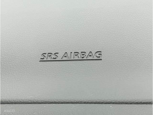リーフ Ｘ　Ｃａｒｐｌａｙ　障害物センサー　純正ナビ　フルセグ　Ｂカメ　Ｂｌｕｅｔｏｏｔｈ　ＵＳＢ　ＥＴＣ　シートヒーター　ステアリングヒーター　オートライト　クルコン　スマートキー　ＰＵＳＨスタート　社外アルミ（30枚目）