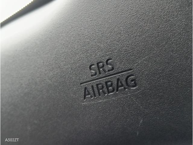 リーフ Ｘ　Ｃａｒｐｌａｙ　障害物センサー　純正ナビ　フルセグ　Ｂカメ　Ｂｌｕｅｔｏｏｔｈ　ＵＳＢ　ＥＴＣ　シートヒーター　ステアリングヒーター　オートライト　クルコン　スマートキー　ＰＵＳＨスタート　社外アルミ（31枚目）