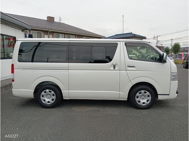 ハイエースバン ロングスーパーＧＬ　禁煙車　ディーゼルターボ　両側小窓付きスライドドア　後席エアコン　トヨタセーフティーセンス　純正オーディオ　バックカメラ　ＵＳＢ　ＬＥＤヘッドライト　オートライト　前フォグ　車線逸脱警告　キーレス（7枚目）