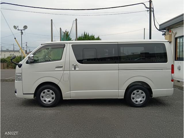 ハイエースバン ロングスーパーＧＬ　禁煙車　ディーゼルターボ　両側小窓付きスライドドア　後席エアコン　トヨタセーフティーセンス　純正オーディオ　バックカメラ　ＵＳＢ　ＬＥＤヘッドライト　オートライト　前フォグ　車線逸脱警告　キーレス（8枚目）