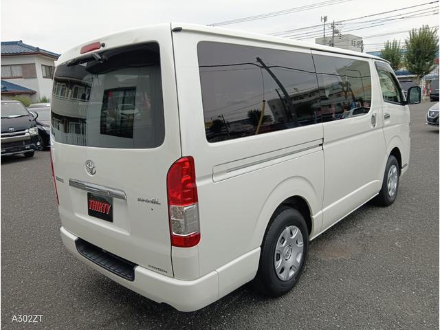 ハイエースバン ロングスーパーＧＬ　禁煙車　ディーゼルターボ　両側小窓付きスライドドア　後席エアコン　トヨタセーフティーセンス　純正オーディオ　バックカメラ　ＵＳＢ　ＬＥＤヘッドライト　オートライト　前フォグ　車線逸脱警告　キーレス（9枚目）