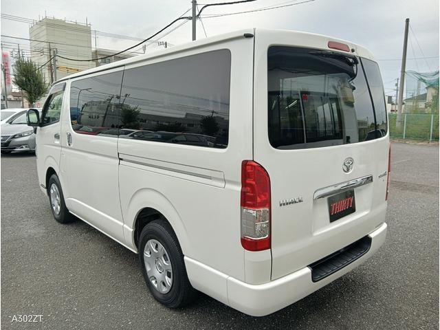 ハイエースバン ロングスーパーＧＬ　禁煙車　ディーゼルターボ　両側小窓付きスライドドア　後席エアコン　トヨタセーフティーセンス　純正オーディオ　バックカメラ　ＵＳＢ　ＬＥＤヘッドライト　オートライト　前フォグ　車線逸脱警告　キーレス（11枚目）