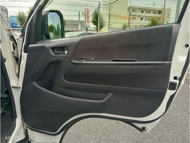 ハイエースバン ロングスーパーＧＬ　禁煙車　ディーゼルターボ　両側小窓付きスライドドア　後席エアコン　トヨタセーフティーセンス　純正オーディオ　バックカメラ　ＵＳＢ　ＬＥＤヘッドライト　オートライト　前フォグ　車線逸脱警告　キーレス（36枚目）