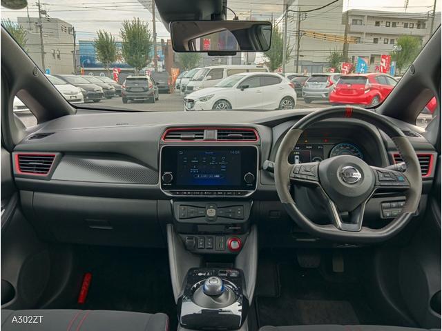 リーフ ニスモ　プロパイロットパーキング　駐車支援　ＢＳＭ　障害物センサー　Ｃａｒｐｌａｙ　ＥＴＣ２．０　全周囲カメラ　純正ナビ　ＨＤＭＩ　ＵＳＢ　シートヒーター　ＬＥＤヘッド　前フォグ　ＰＵＳＨスタート　純正アルミ（20枚目）