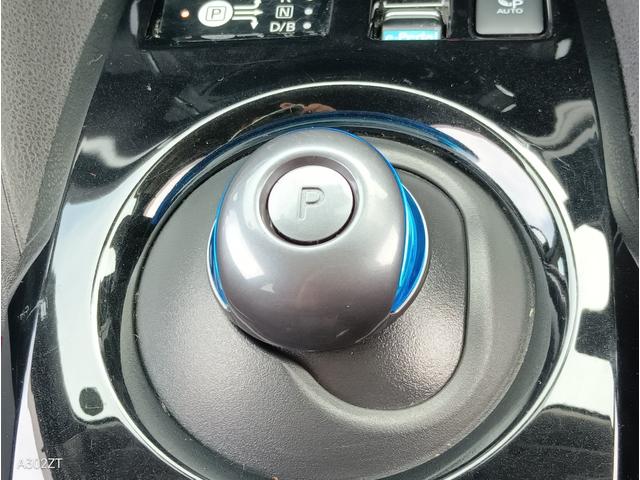 リーフ ニスモ　プロパイロットパーキング　駐車支援　ＢＳＭ　障害物センサー　Ｃａｒｐｌａｙ　ＥＴＣ２．０　全周囲カメラ　純正ナビ　ＨＤＭＩ　ＵＳＢ　シートヒーター　ＬＥＤヘッド　前フォグ　ＰＵＳＨスタート　純正アルミ（31枚目）