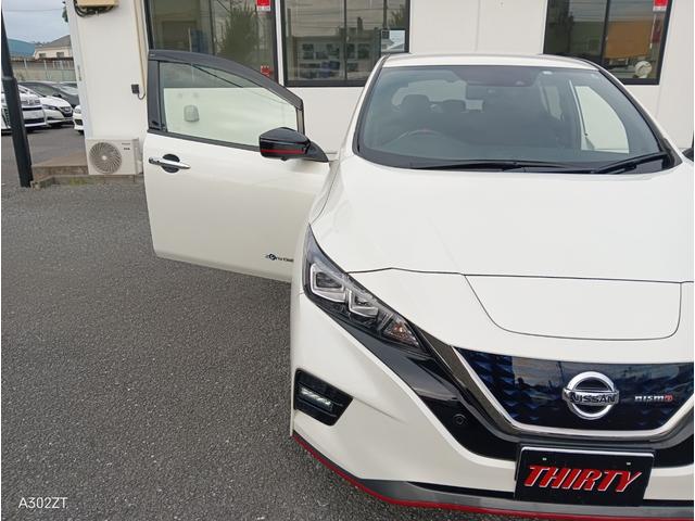 リーフ ニスモ　プロパイロットパーキング　駐車支援　ＢＳＭ　障害物センサー　Ｃａｒｐｌａｙ　ＥＴＣ２．０　全周囲カメラ　純正ナビ　ＨＤＭＩ　ＵＳＢ　シートヒーター　ＬＥＤヘッド　前フォグ　ＰＵＳＨスタート　純正アルミ（62枚目）