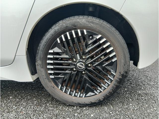 リーフ X Vセレクション 令和5年式 禁煙 プロパイロット Carplay 全周囲 ETC2.0 BSM 障害物センサー 純正ナビ Bカメ USB HDMI Bluetooth シートヒーター ステアリングヒータ 純正アルミ(56枚目)