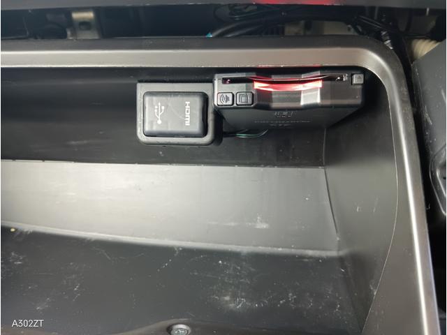 ハイエースバン スーパーＧＬ　ダークプライムＩＩ　１オーナー　ＴＴＳ　両側パワスラ障害物センサー　全周囲カメラ　デジタルインナーミラー　純正ナビ　Ｂカメラ　ＨＤＭＩ　ＵＳＢ　ＡＣ１００Ｖ　ＬＥＤヘッド　フォグ　ＥＴＣ　車線逸脱警告　２２０ブラック（5枚目）