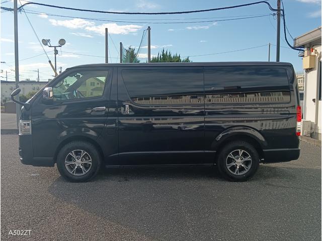 ハイエースバン スーパーＧＬ　ダークプライムＩＩ　１オーナー　ＴＴＳ　両側パワスラ障害物センサー　全周囲カメラ　デジタルインナーミラー　純正ナビ　Ｂカメラ　ＨＤＭＩ　ＵＳＢ　ＡＣ１００Ｖ　ＬＥＤヘッド　フォグ　ＥＴＣ　車線逸脱警告　２２０ブラック（9枚目）